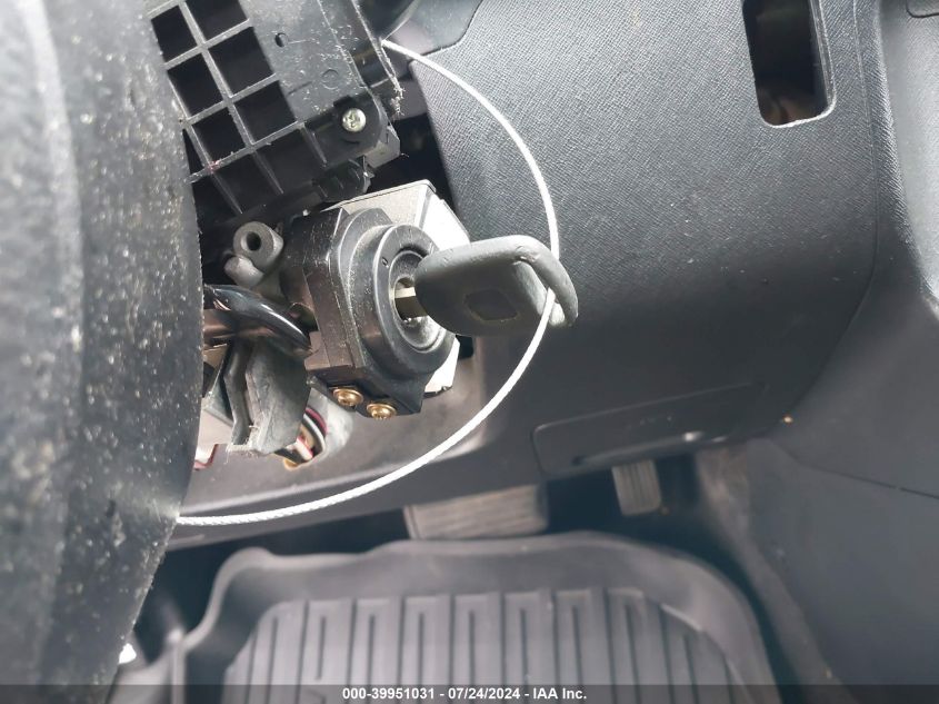 2004 Honda Cr-V Lx VIN: JHLRD68404C015983 Lot: 39951031