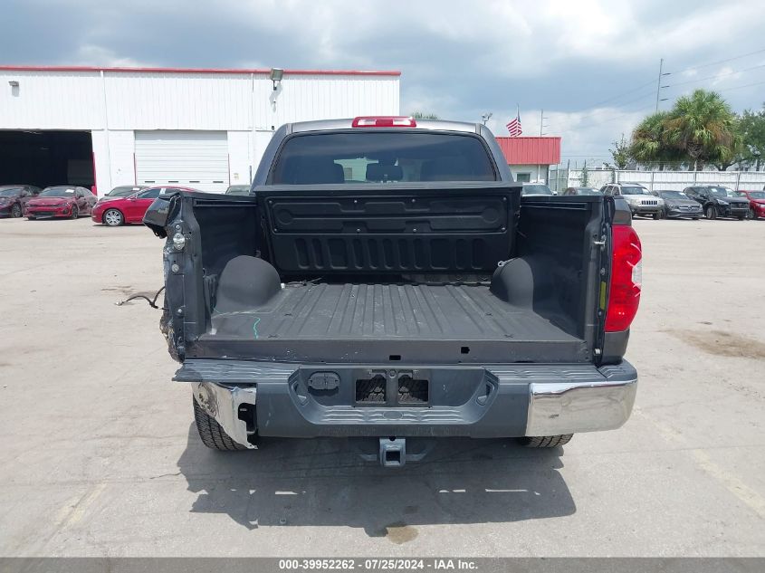 2018 Toyota Tundra Sr5 5.7L V8 VIN: 5TFDW5F11JX769323 Lot: 39952262