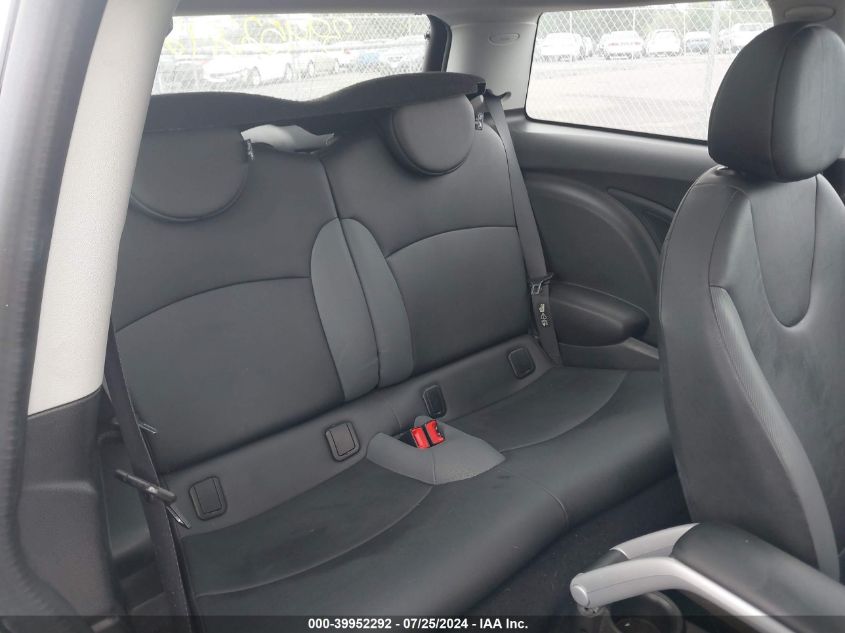 2010 Mini Cooper VIN: WMWMF3C59ATZ65798 Lot: 39952292