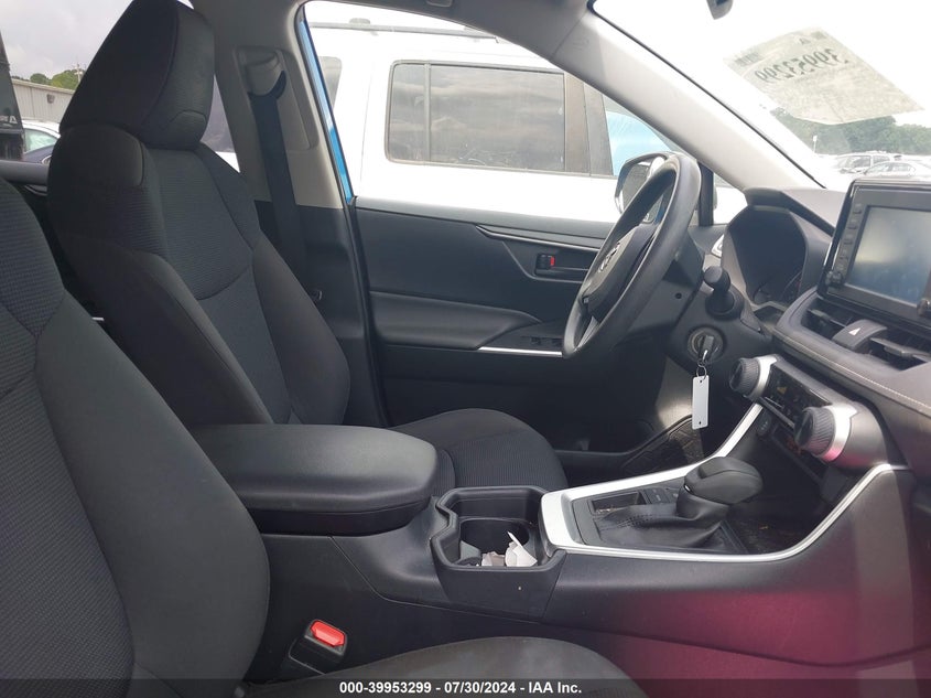 VIN JTMH1RFV4KD005785 2019 TOYOTA RAV4 LE