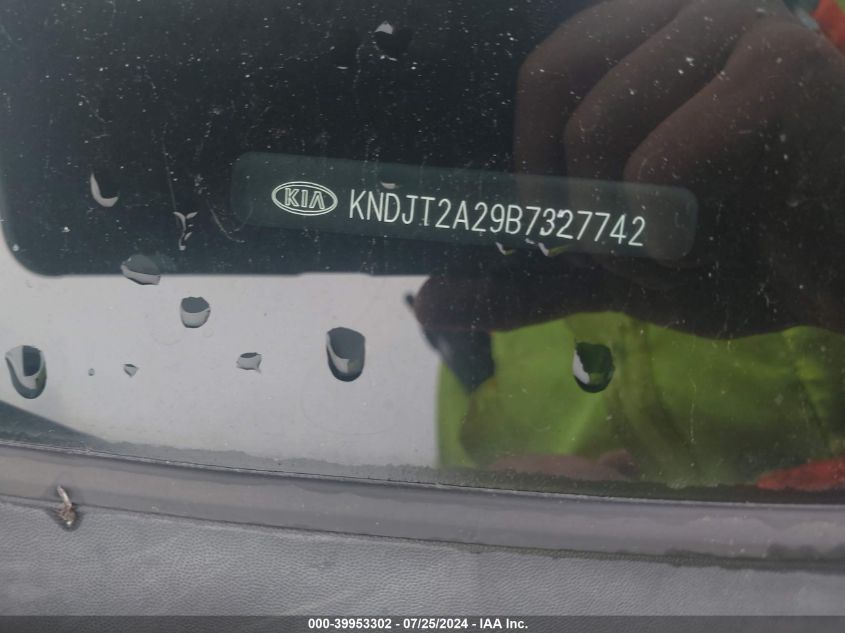 2011 Kia Soul ! VIN: KNDJT2A29B7327742 Lot: 39953302