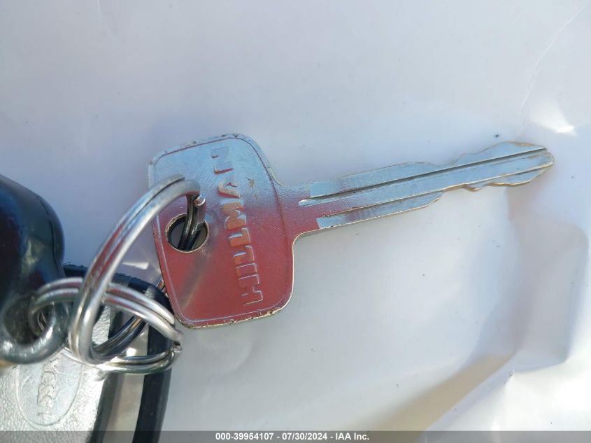 2000 Toyota Camry Le VIN: JT2BG28K5Y0485195 Lot: 39954107