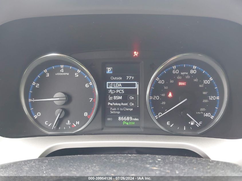 2017 Toyota Rav4 Limited/Platinum VIN: JTMYFREV0HJ118632 Lot: 39954136