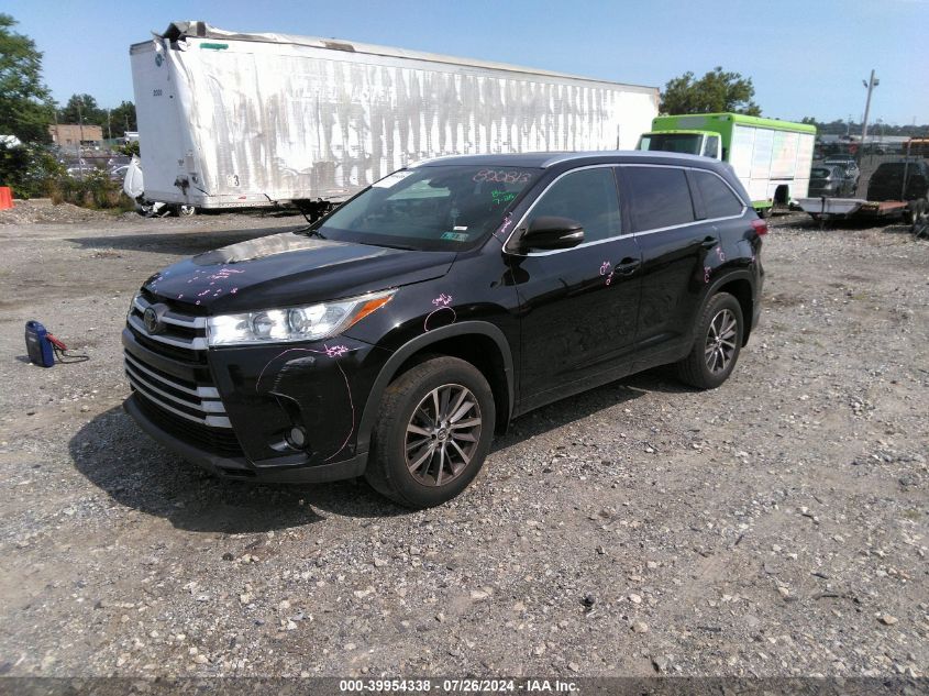 5TDJZRFH5JS820813 2018 TOYOTA HIGHLANDER - Image 2