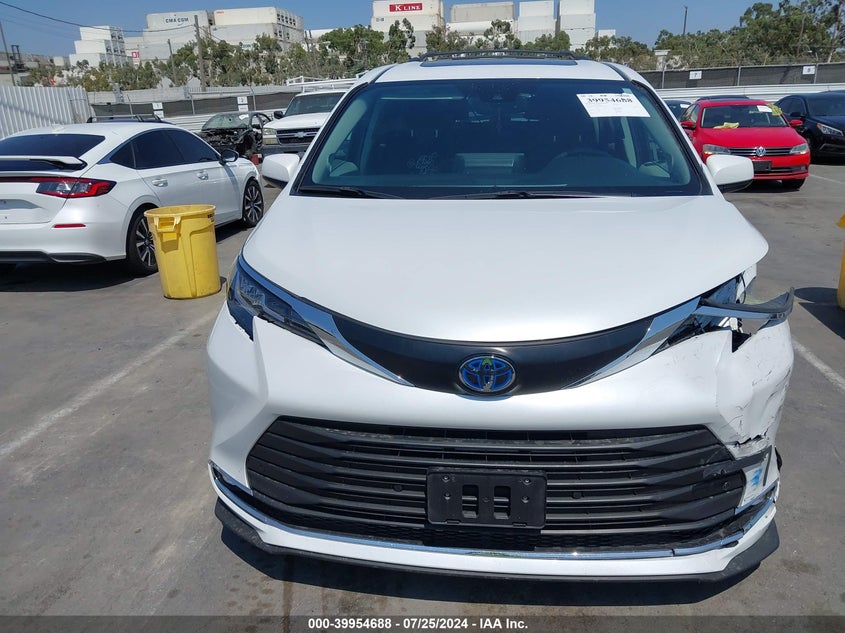 2022 TOYOTA SIENNA XLE - 5TDJRKEC2NS109816