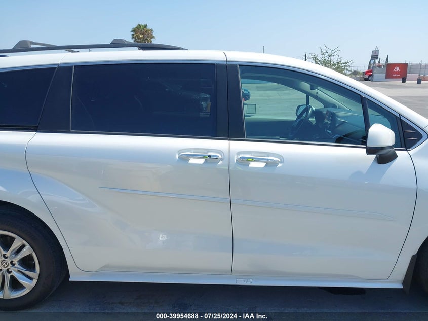 2022 TOYOTA SIENNA XLE - 5TDJRKEC2NS109816