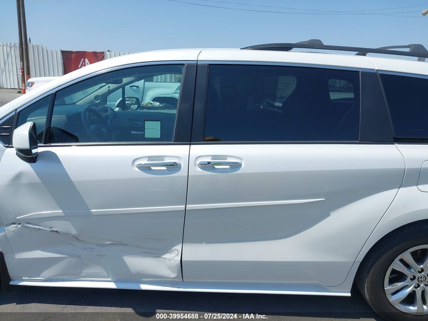 2022 TOYOTA SIENNA XLE - 5TDJRKEC2NS109816