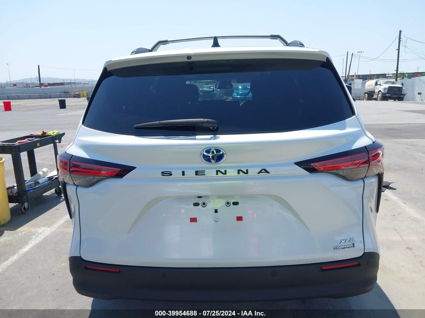 2022 TOYOTA SIENNA XLE - 5TDJRKEC2NS109816