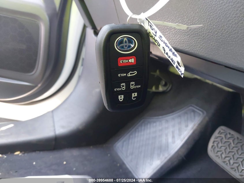 2022 TOYOTA SIENNA XLE - 5TDJRKEC2NS109816