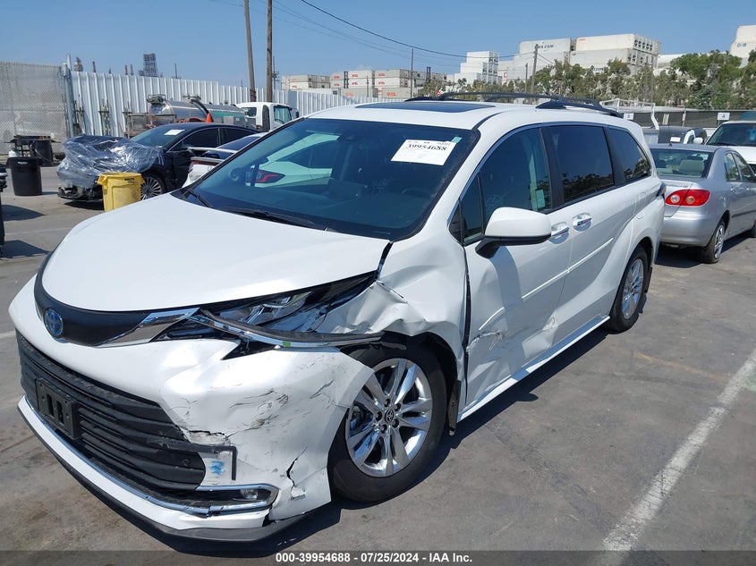 2022 TOYOTA SIENNA XLE - 5TDJRKEC2NS109816