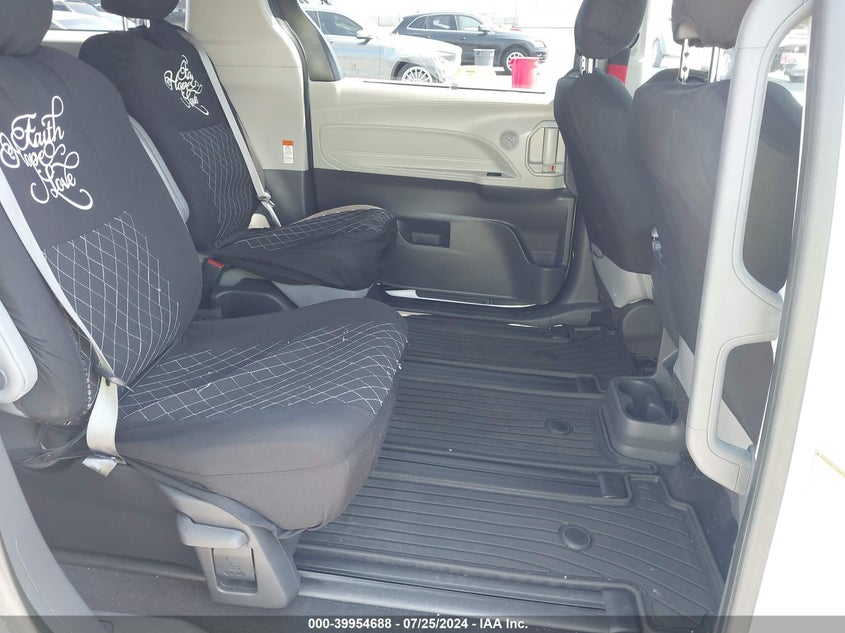 2022 TOYOTA SIENNA XLE - 5TDJRKEC2NS109816