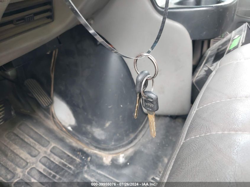 2001 Chevrolet Express VIN: 1GCFG25M111245124 Lot: 39955076