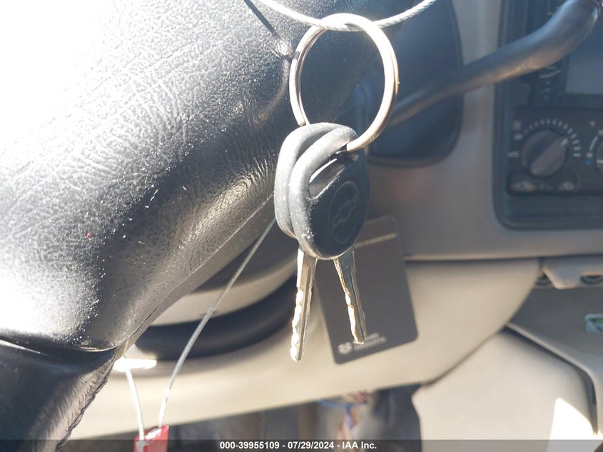 2002 Chevrolet Suburban 1500 Lt VIN: 1GNFK16ZX2J232643 Lot: 39955109