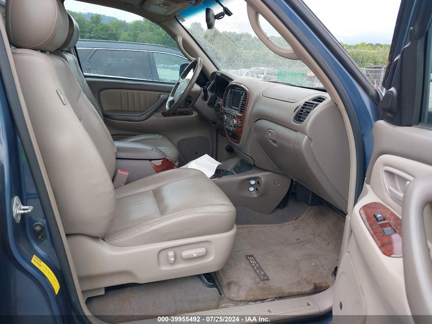 2005 Toyota Sequoia Limited V8 VIN: 5TDBT48A45S250012 Lot: 39955492