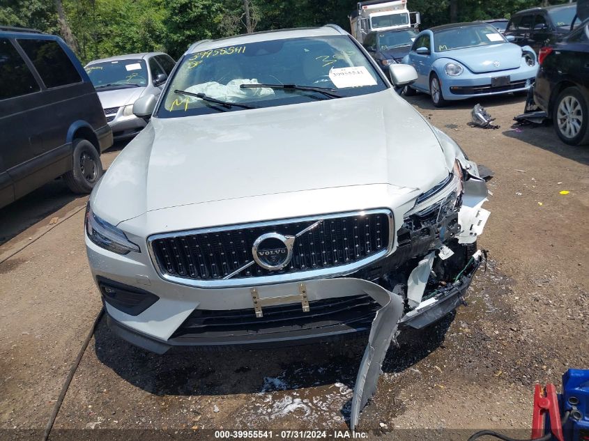 2022 Volvo V60 Cross Country T5 Momentum VIN: YV4102WK2N1086712 Lot: 39955541