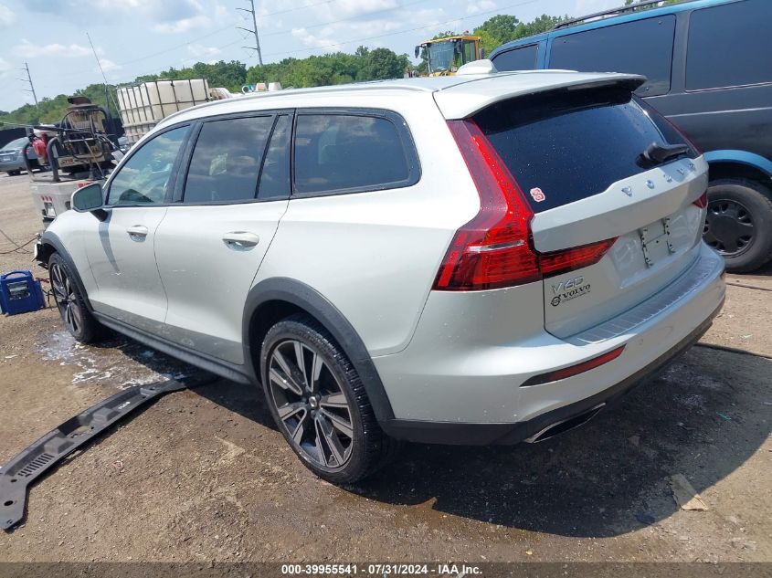 2022 Volvo V60 Cross Country T5 Momentum VIN: YV4102WK2N1086712 Lot: 39955541