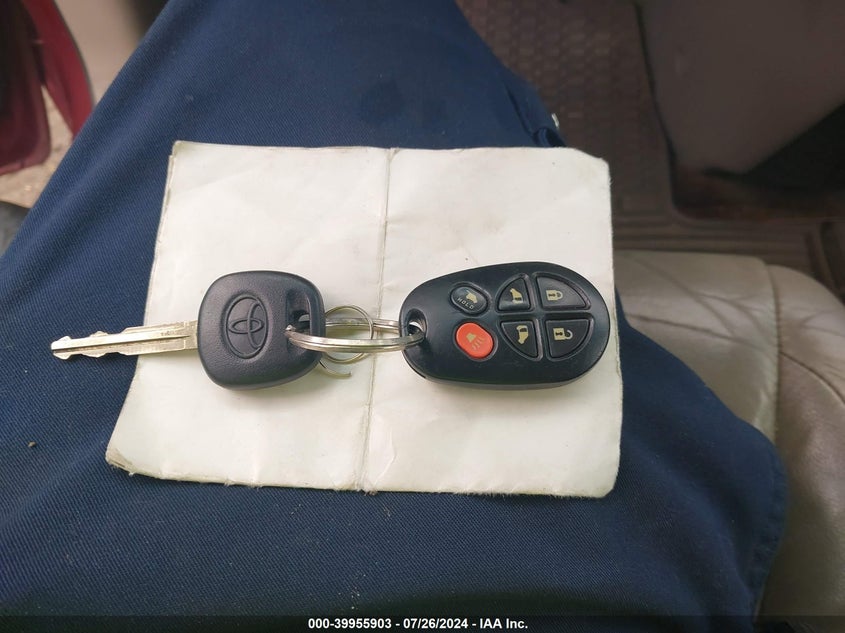 2008 Toyota Sienna Limited/Xle VIN: 5TDBK22CX8S017841 Lot: 39955903