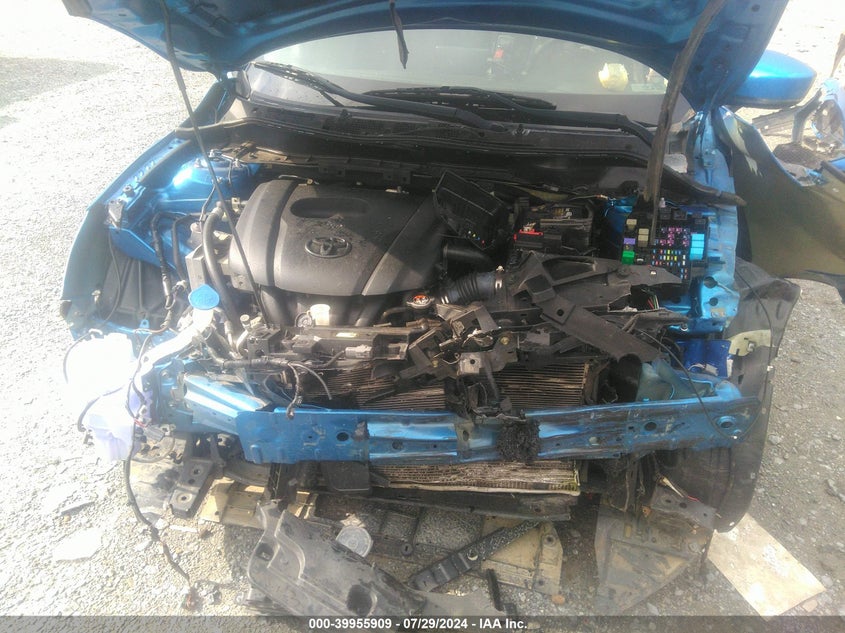 VIN 3MYDLBYV4KY511631 2019 TOYOTA YARIS L/LE/XLE