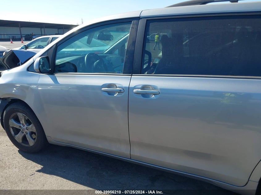 2016 Toyota Sienna Le VIN: 5TDKK3DC6GS696704 Lot: 39956210