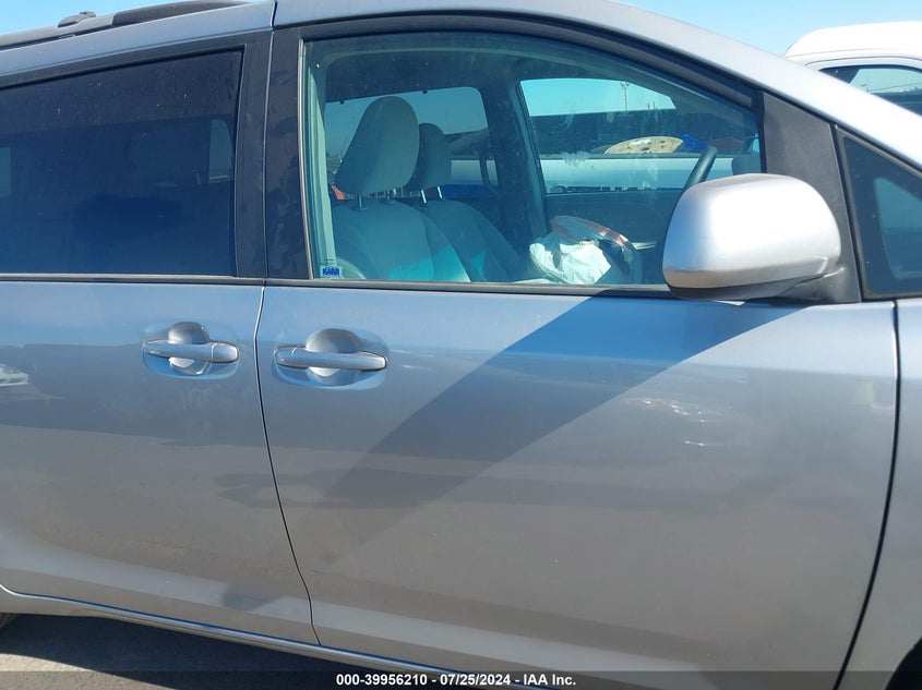 2016 Toyota Sienna Le VIN: 5TDKK3DC6GS696704 Lot: 39956210