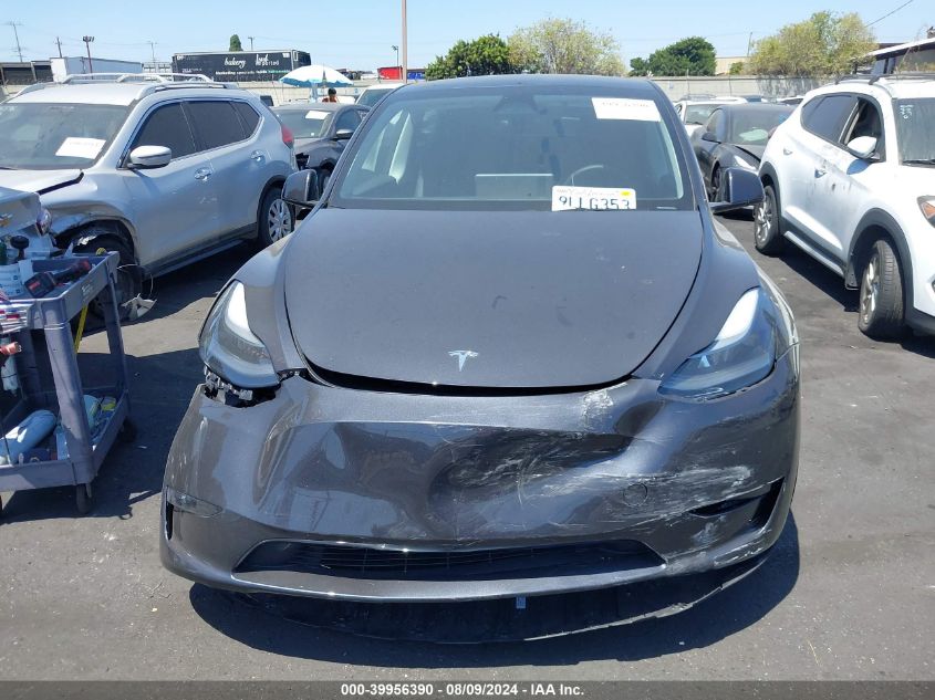 2024 Tesla Model Y Long Range Dual Motor All-Wheel Drive VIN: 7SAYGDEE9RA237269 Lot: 39956390