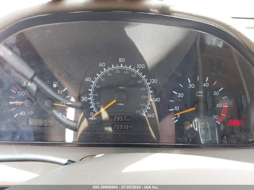 2000 Mercedes-Benz C 230 230 VIN: WDBHA24G6YA830487 Lot: 39956904