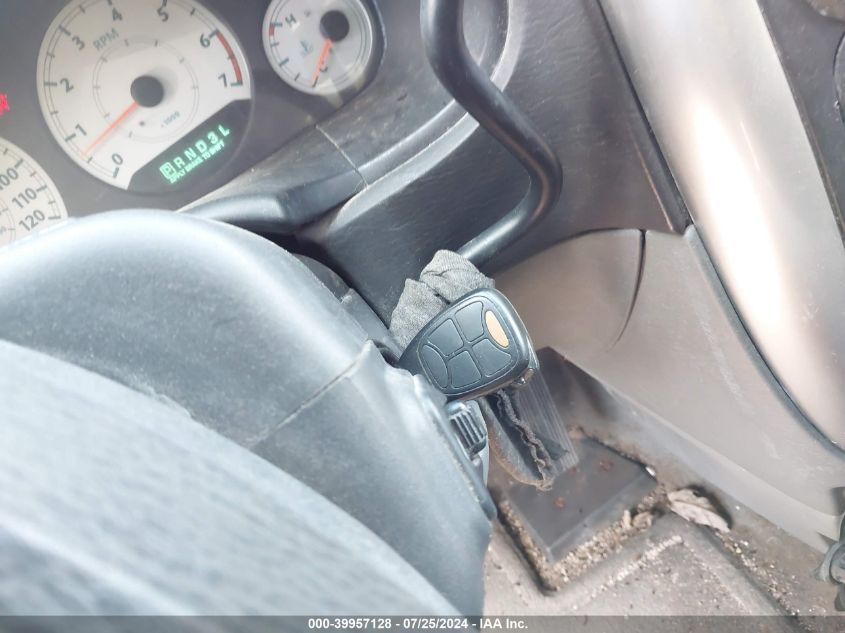 2005 Chrysler Town & Country Touring VIN: 2C8GP54L95R571896 Lot: 39957128