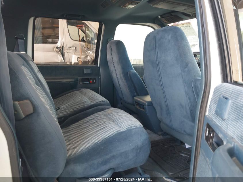 1993 Chevrolet Suburban C2500 VIN: 1GNGC26N7PJ362679 Lot: 39957151