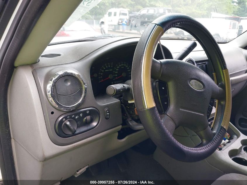 2004 Ford Expedition Xlt VIN: 1FMFU16L04LA73309 Lot: 39957255