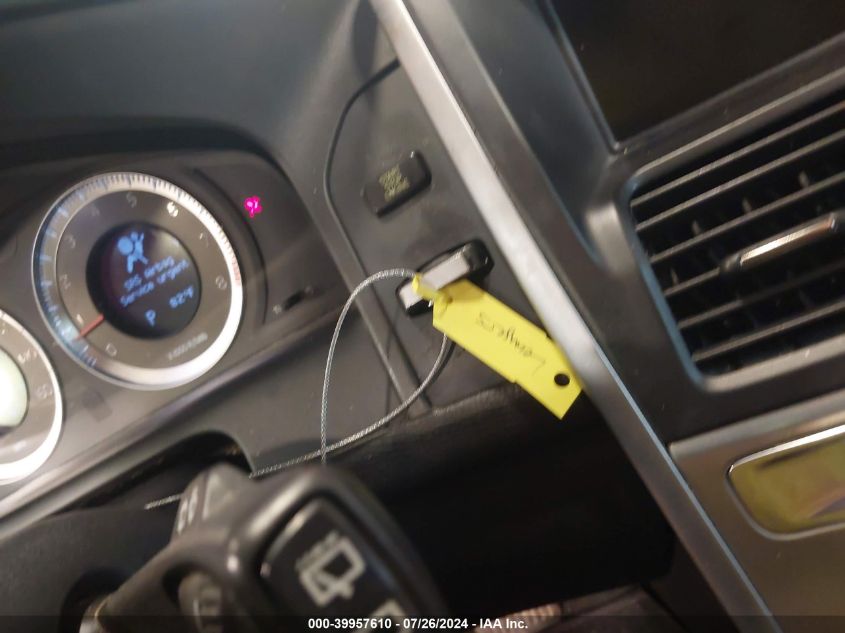 2010 Volvo Xc60 T6 VIN: YV4992DZXA2125785 Lot: 39957610