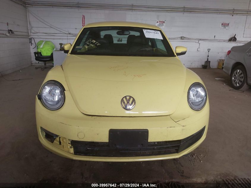 2012 Volkswagen Beetle 2.5L VIN: 3VWJP7AT9CM606526 Lot: 39957642