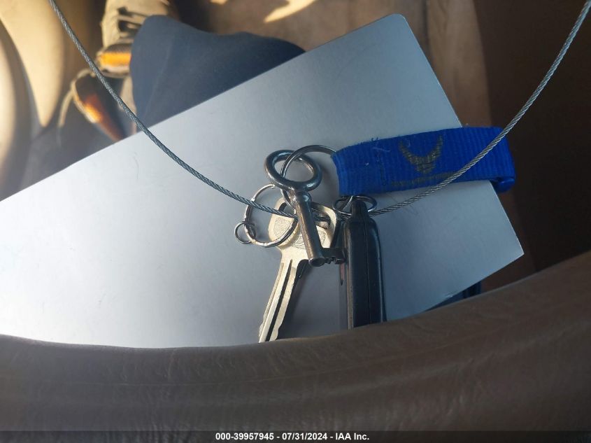 2000 Toyota Camry Le/Xle VIN: 4T1BF22K9YU946471 Lot: 39957945