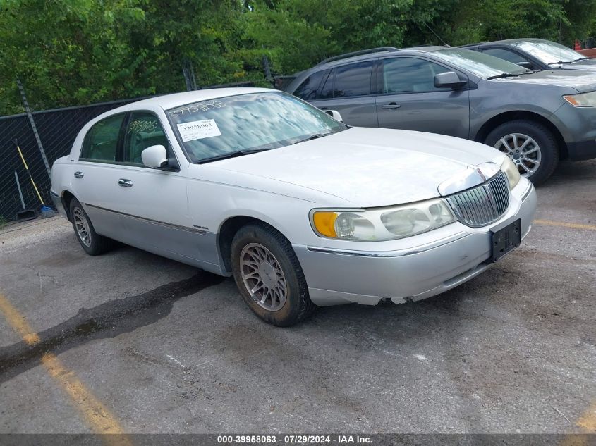 2002 Lincoln Town Car Signature VIN: 1LNHM82WX2Y603688 Lot: 39958063