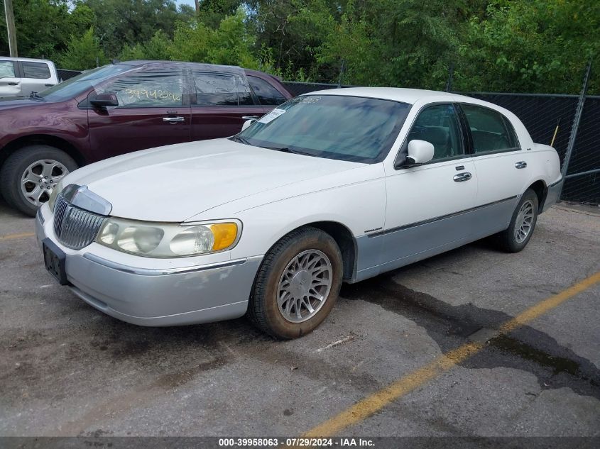 2002 Lincoln Town Car Signature VIN: 1LNHM82WX2Y603688 Lot: 39958063