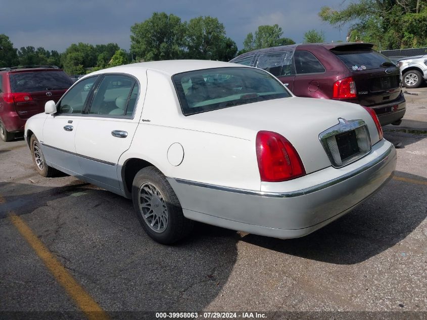 2002 Lincoln Town Car Signature VIN: 1LNHM82WX2Y603688 Lot: 39958063