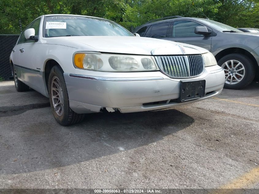 2002 Lincoln Town Car Signature VIN: 1LNHM82WX2Y603688 Lot: 39958063