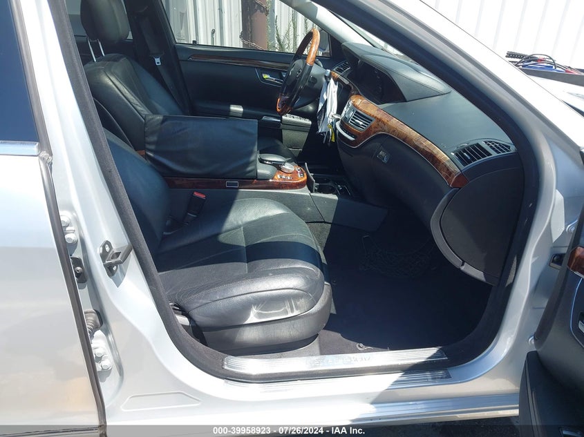 2007 Mercedes-Benz S 550 VIN: WDDNG71X67A105917 Lot: 39958923