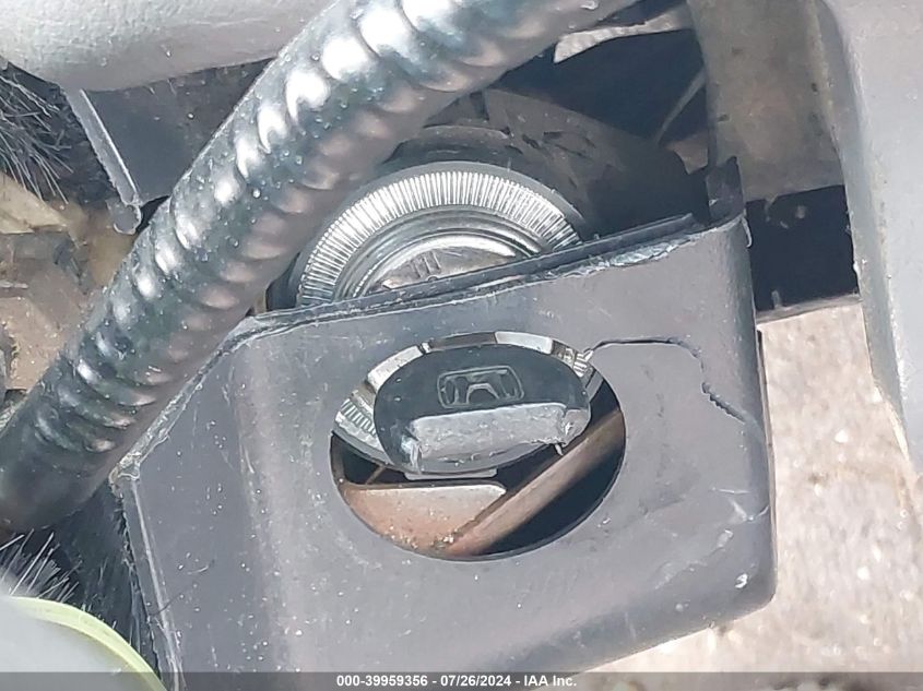 1998 Honda Cr-V Lx VIN: JHLRD1847WC052910 Lot: 39959356