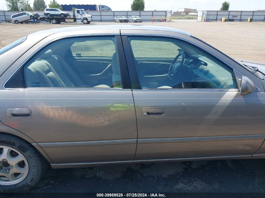 1999 Toyota Camry Le VIN: JT2BG22K5X0376825 Lot: 39959528