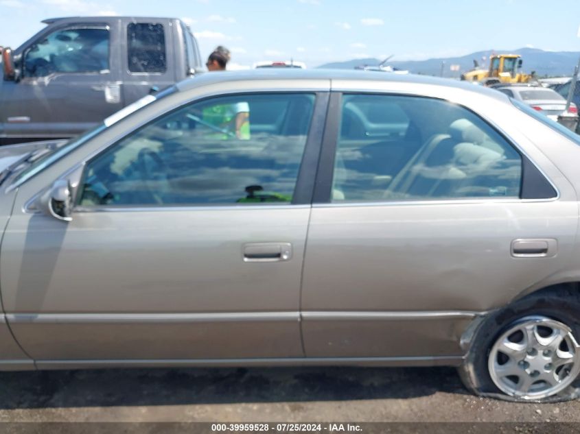 1999 Toyota Camry Le VIN: JT2BG22K5X0376825 Lot: 39959528
