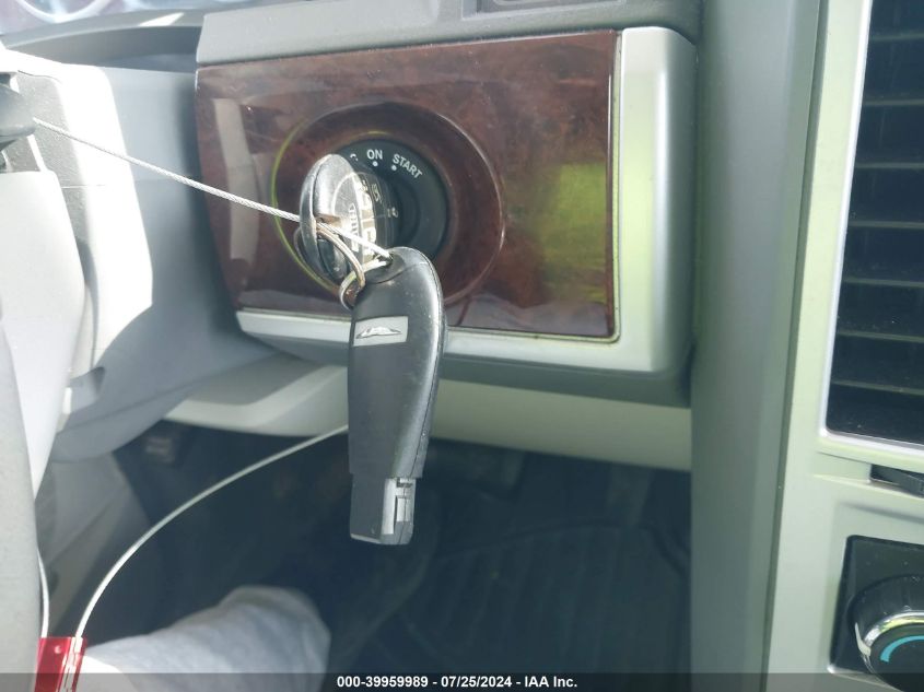 2010 Chrysler Town & Country Touring VIN: 2A4RR5D15AR500802 Lot: 39959989