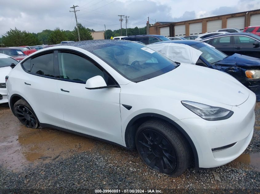 2022 Tesla Model Y Long Range Dual Motor All-Wheel Drive VIN: 7SAYGDEE7NF567781 Lot: 39960851