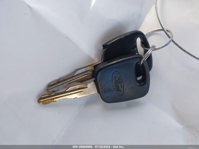 2000 Ford Explorer Xlt VIN: 1FMDU73E2YUA45835 Lot: 39960906