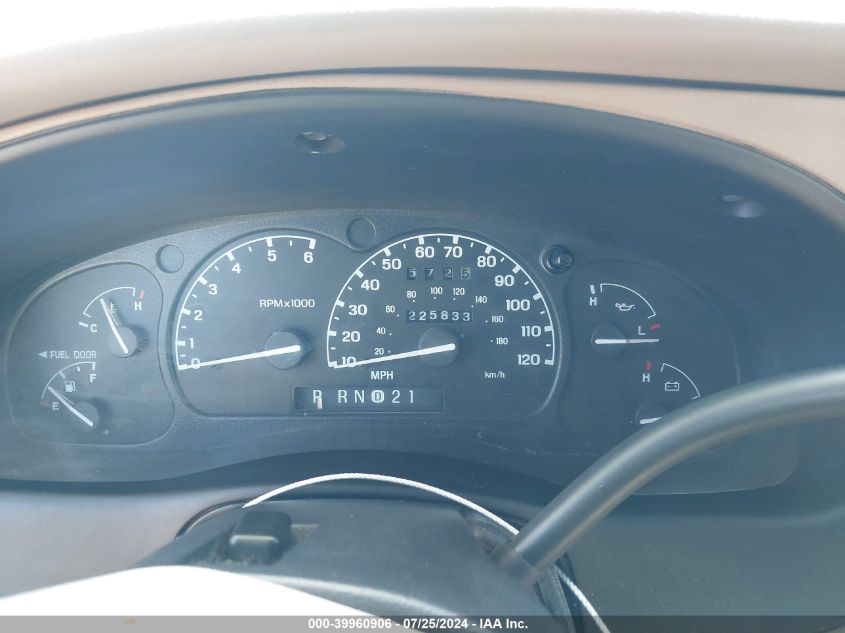 2000 Ford Explorer Xlt VIN: 1FMDU73E2YUA45835 Lot: 39960906