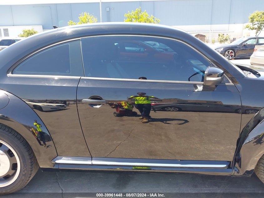 2015 VOLKSWAGEN BEETLE 1.8T CLASSIC - 3VWF17AT0FM612016