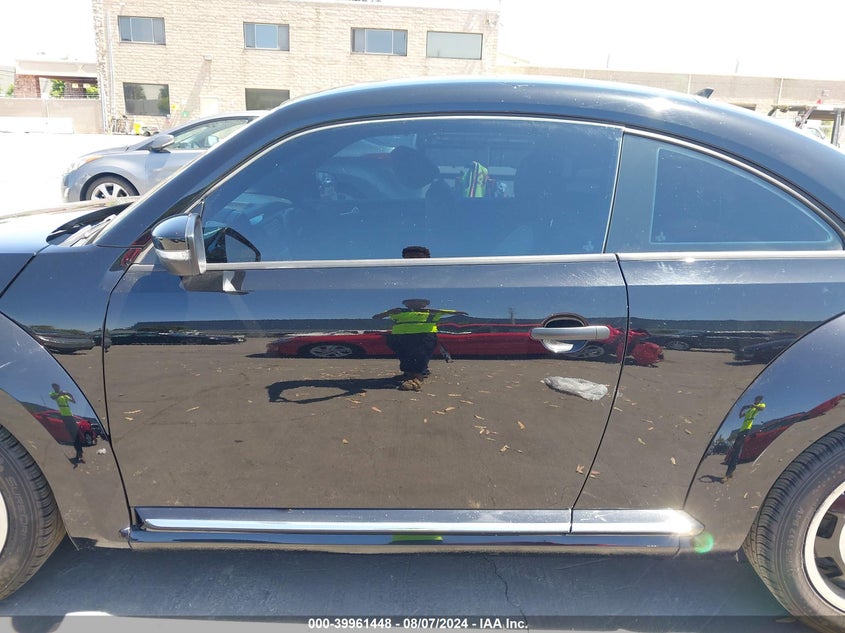 2015 VOLKSWAGEN BEETLE 1.8T CLASSIC - 3VWF17AT0FM612016