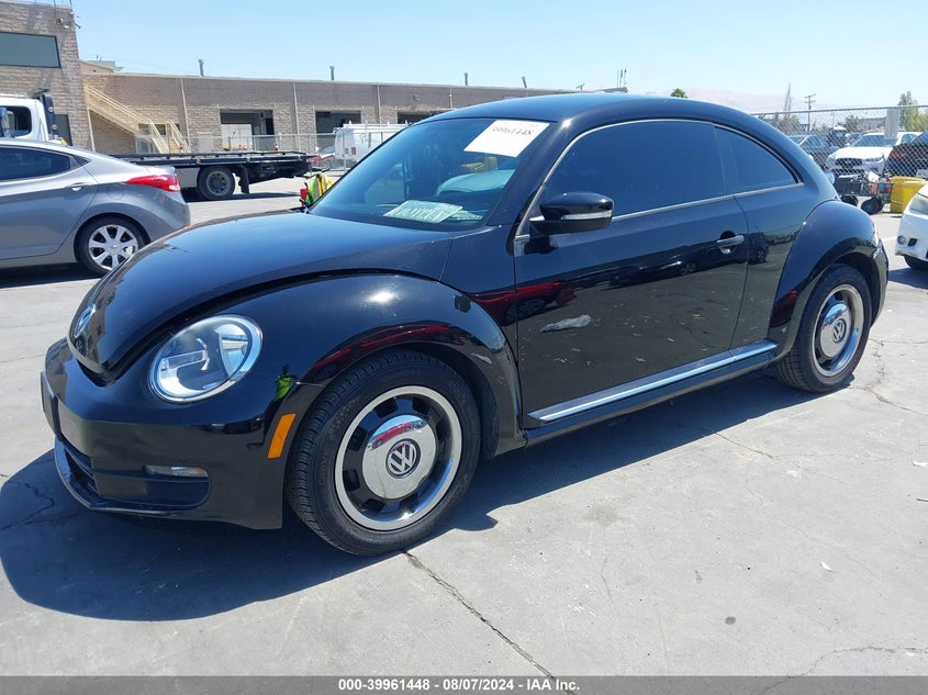 2015 VOLKSWAGEN BEETLE 1.8T CLASSIC - 3VWF17AT0FM612016