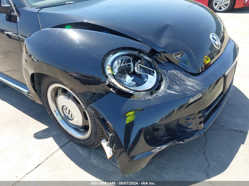 2015 VOLKSWAGEN BEETLE 1.8T CLASSIC - 3VWF17AT0FM612016