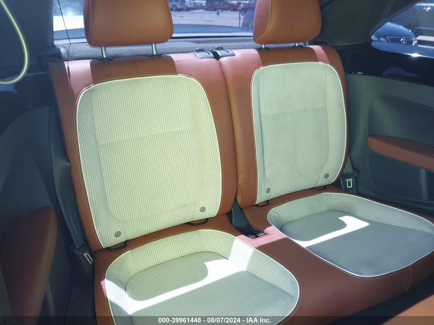 2015 VOLKSWAGEN BEETLE 1.8T CLASSIC - 3VWF17AT0FM612016