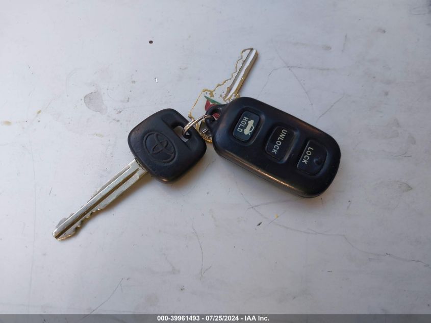 2004 Toyota Camry Le VIN: JTDBE32K840268780 Lot: 39961493